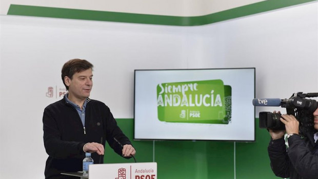 ep el portavoz de presidencia del psoe-a carmelo gomez en rueda de prensa en la sede regional