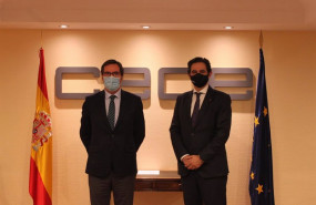 ep el presidente de ceoe antonio garamendi y el presidente de evolutio jacinto cavestany en la firm