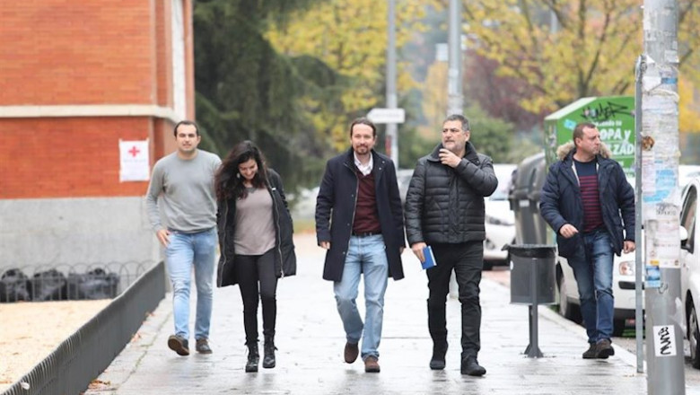 ep el secretario general podemos pablo iglesias llega a un acto en noviembre de 2019 acompanado por