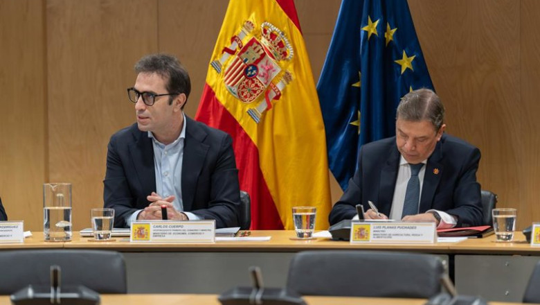 ep el vicepresidente primero y ministro de economia comercio y empresa carlos cuerpo y el ministro