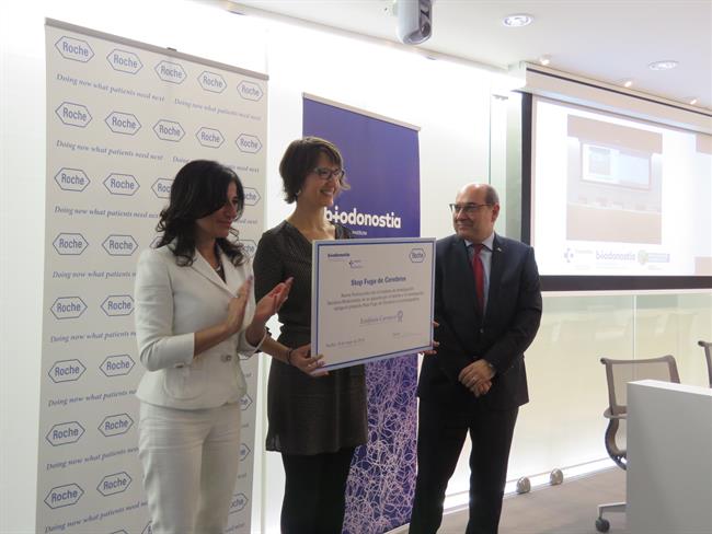 Entrega de la beca 'Stop Fuga de Cerebros' a la doctora Estefanía Carrasco | ROCHE FARMA ep entregala beca stop fugacerebros adoctora estefania carrasco