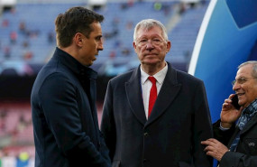 ep gary neville charlando con sir alex ferguson en el camp nou antes del fc barcelona-manchester