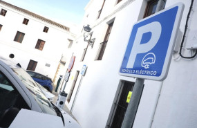 ep imagen de la nueva estacion publica de recarga de vehiculos electricos financiada por la
