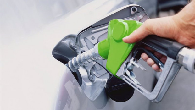 ep imagen de un coche repostando