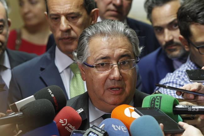 Juan Ignacio Zoido atiende a los medios antes de su comparece en el Congreso | EUROPA PRESS ep juan ignacio zoido atiendelos mediosdecomparececongreso
