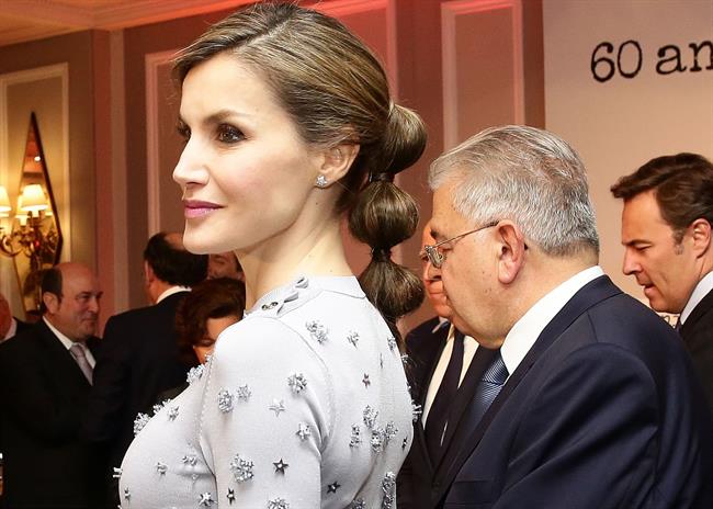 La Reina Letizia con fascinante con vestido de Nina Ricci y coleta burbuja | LA REINA LETIZIA CON FASCINANTE CON VESTIDO DE NIN ep la reina letiziafascinantevestidonina riccicoleta burbuja