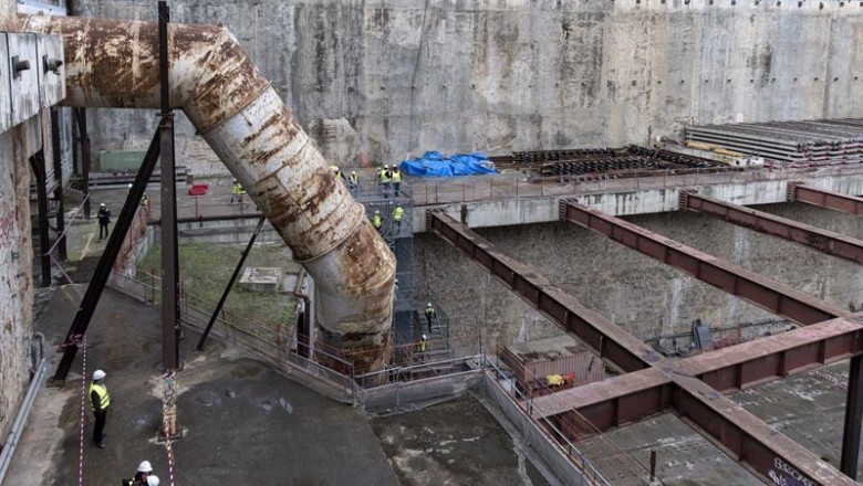 ep obras del metro en camp de la ferro durante una visita al macropozo de las lineas 9 y 10 de metro ep obras del metro en camp de la ferro durante una visita al macropozo de las lineas 9 y 10 de metro
