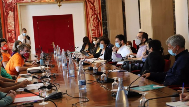 ep reunion de ccoo ugt la pah y sindicato de inquilinos con unidas podemos erc bildu junts la cup