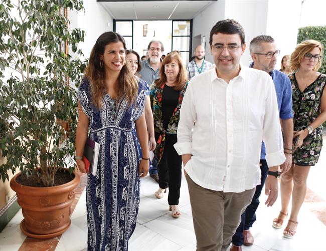 Teresa Rodríguez (Podemos) y Mario Jiménez (PSOE) en el Registro del Parlamento | EUROPA PRESS ep teresa rodriguez podemos y mario jimenez psoe enregistroparlamento