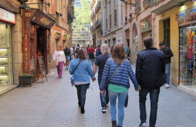 ep turistas en la rambla de cataluna