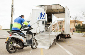ep un ciclomotor pasando la itv