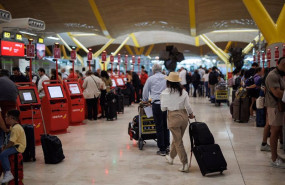 ep varias personas en el aeropuerto adolfo suarez madrid barajas a 28 de junio de 2024 en madrid