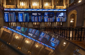 ep varios paneles del ibex 35 en el palacio de la bolsa a 3 de enero de 2024 en madrid espana ep varios paneles del ibex 35 en el palacio de la bolsa a 3 de enero de 2024 en madrid espana