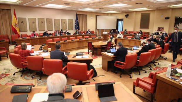 ep vista general de la mesa con los asistentes a la comision de presupuestos en el congreso