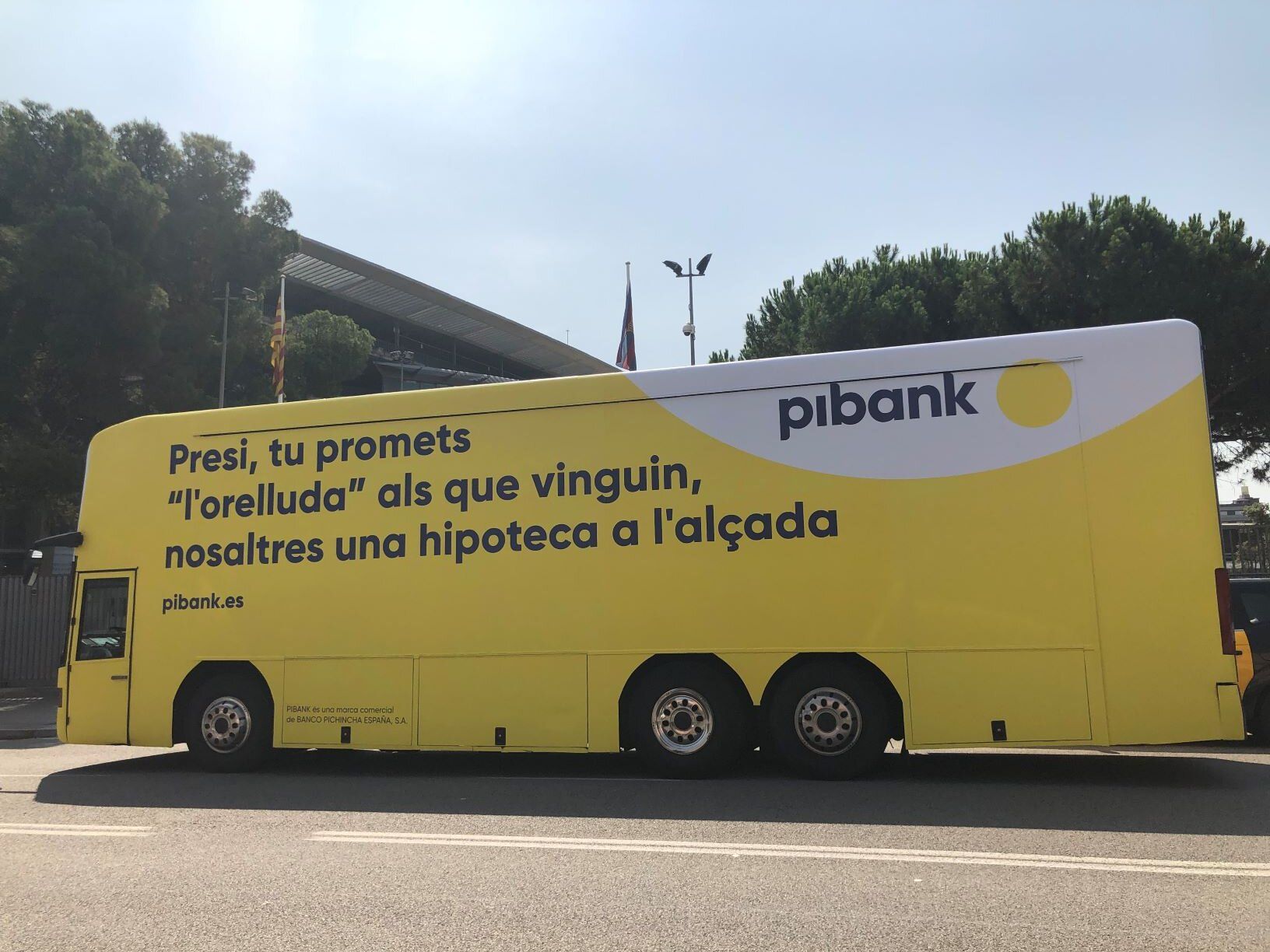 1563523575 pibank barcelona bus