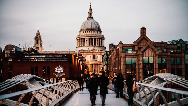 dl city of london st pauls millenium bridge financial square mile district pb