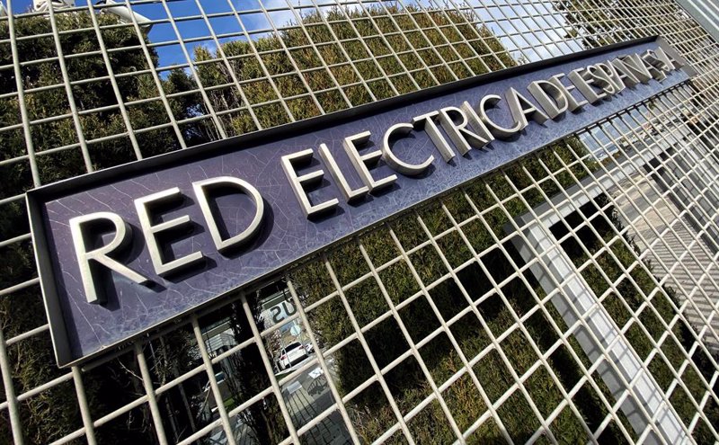 Red Eléctrica acuerda la venta del 49% de su filial de telecomunicaciones a KKR