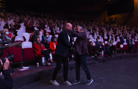 ep archivo   los lideres de ccoo unai sordo i y de ugt pepe alvarez d se abrazan en una imagen de