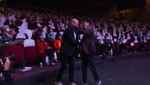 ep archivo   los lideres de ccoo unai sordo i y de ugt pepe alvarez d se abrazan en una imagen de