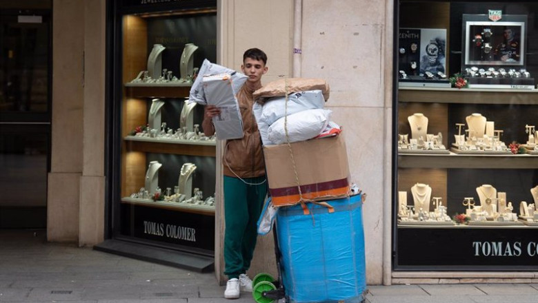 ep archivo un trabajador de una empresa de transporte ep archivo un trabajador de una empresa de transporte
