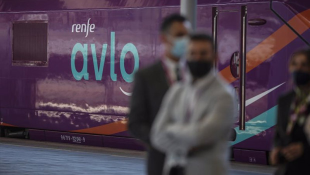 ep archivo   un tren avlo llega a la estacion de joaquin sorrolla