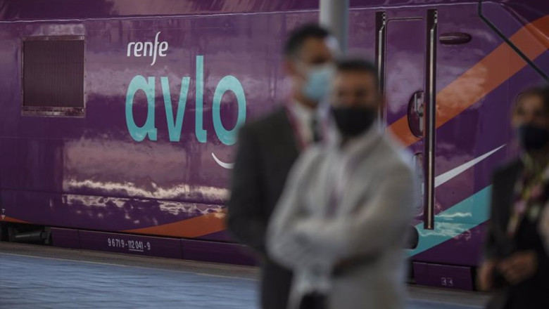 ep archivo un tren avlo llega a la estacion de joaquin sorrolla ep archivo un tren avlo llega a la estacion de joaquin sorrolla