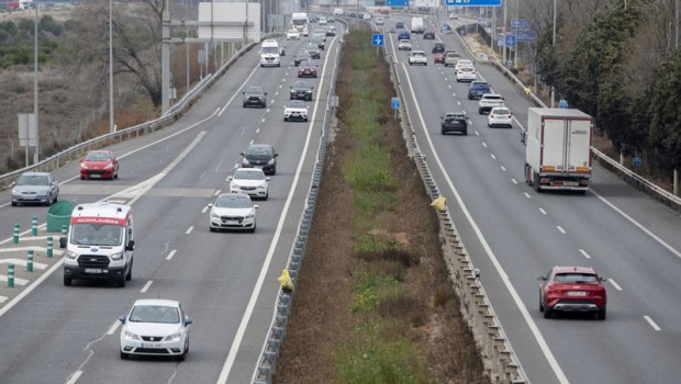 ep archivo varios vehiculos circulan por la a 3 a 3 de enero de 2025 en madrid espana ep archivo varios vehiculos circulan por la a 3 a 3 de enero de 2025 en madrid espana