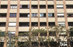 ep archivo   viviendas fachada de un edificio con arbolado delante