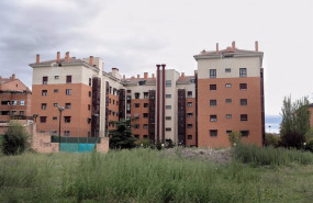 ep bloques de edificios habitados en la capital el mismo dia en que el gobierno de coalicion ha