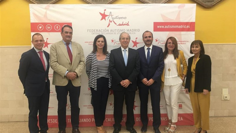 De izquierda a derecha: Luis Pradillos, José Luis Villanueva, María Jesús Fuentes, Manuel Nevado, Daniel Morales, María José Perela y Carmen Muela | FUNDACIÓN ORANGE ep de izquierda a derecha luis pradillos jose luis villanueva maria jesus fuentes manuel nevado