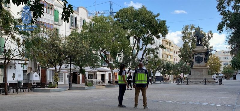 ep dos agentes de la policia nacional en ibiza