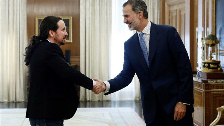El rey Felipe VI recibe en audiencia al líder de Unidas Podemos Pablo Iglesias, en la segunda jornada de la ronda de consultas sobre la investidura de Pedro Sánchez como presidente del Gobierno, este Martes en el Palacio de Zarzuela, en Madrid, a 17 de se | Pool ep el rey felipe vi recibe en audiencia al lider de unidas podemos pablo iglesias en la segunda