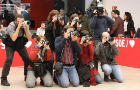 ep fotoperiodistas trabajando en la reunion de la comision ejecutiva federal del psoe el pasado mes