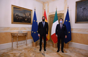 ep i-d el presidente del gobierno pedro sanchez y el primer ministro de italia giuseppe conte posan