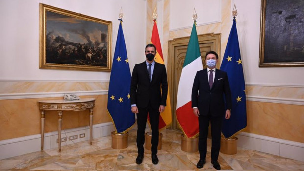 ep i-d el presidente del gobierno pedro sanchez y el primer ministro de italia giuseppe conte posan