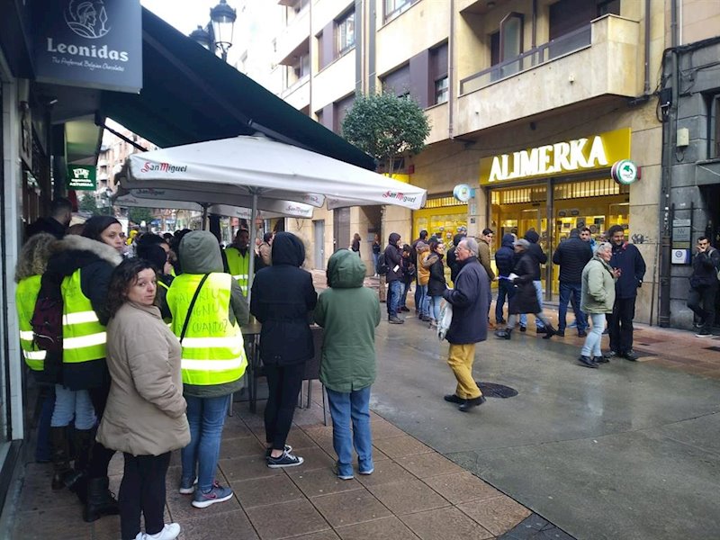 ep imagen de un piquete ante un supermercado
