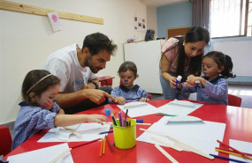 ep jugadorbalonestoembajadorunicef espana jose manuel calderon ayudacolorearunas ninaslibano