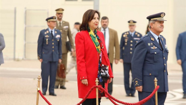 ep la ministra de defensa en funciones margarita robles junto a altos mandos militares aereos en la