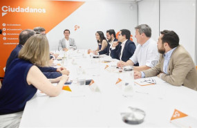 ep liderciudadanos albert rivera preside la reunioncomite permanentepartidosu sede aizquierda la portavozla ejecutivasecretariaformacioncs ines arrimadas entremiembrospartido ep liderciudadanos albert rivera preside la reunioncomite permanentepartidosu sede aizquierda la portavozla ejecutivasecretariaformacioncs ines arrimadas entremiembrospartido