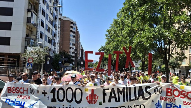 ep manifestacion en contra del cierre de la planta de bsh en esquiroz
