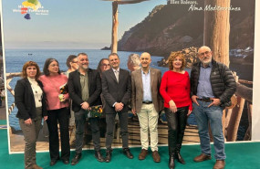 ep miembros del partido pi proposta per les illes balears en la feria internacional de turismo de