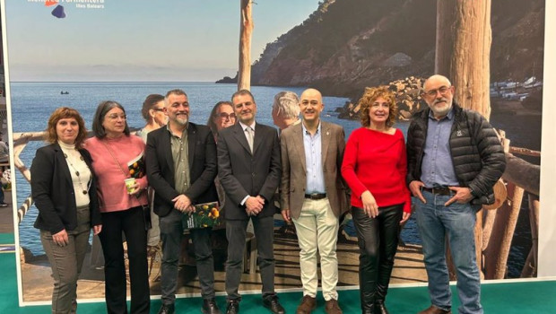 ep miembros del partido pi proposta per les illes balears en la feria internacional de turismo de