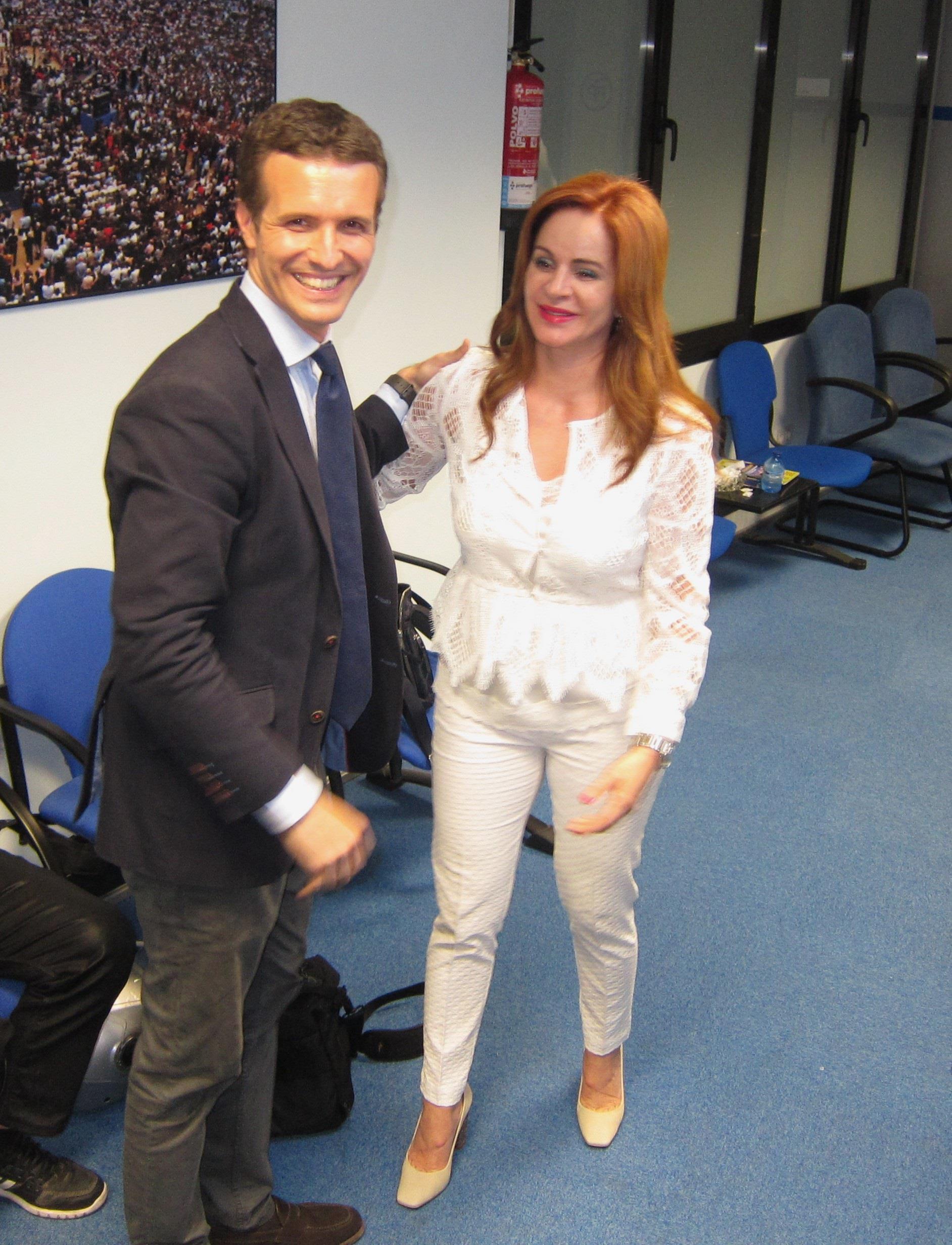 Pablo Casado, con la presidenta de las Cortes de CyL, Silvia Clemente 12-7-2018 | EUROPA PRESS ep pablo casado conpresidentalas cortescyl silvia clemente 12-7-2018