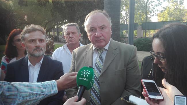 Pál Csáky ofrece declaraciones a los medios en presencia de José Fiscal | EUROPA PRESS ep pal csaky ofrece declaracioneslos mediospresenciajose fiscal