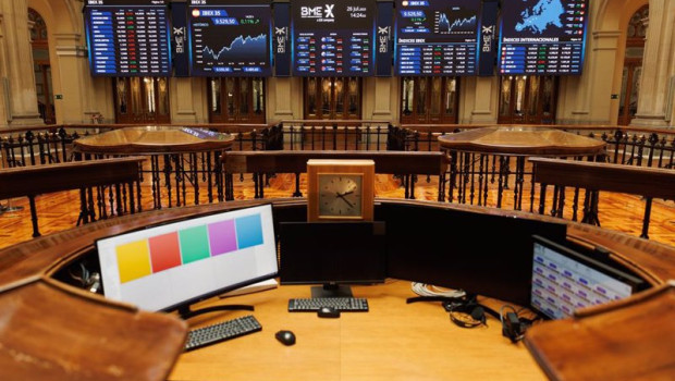 ep paneles del ibex 35 en el palacio de la bolsa de madrid ep paneles del ibex 35 en el palacio de la bolsa de madrid