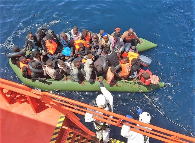 Patera con 56 personas rescatadas en aguas del Mar de Alborán | SALVAMENTO MARÍTIMO ep patera56 personas rescatadasaguasmaralboran