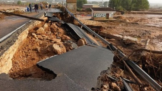 ep viaducto de la a 7 colapsado sobre barranco del gallego del poyo valencia