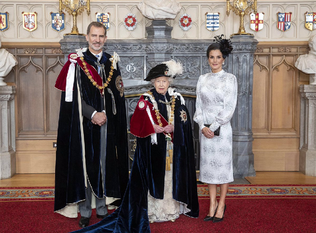 rey investido reina isabel reino unido rey investido reina isabel reino unido