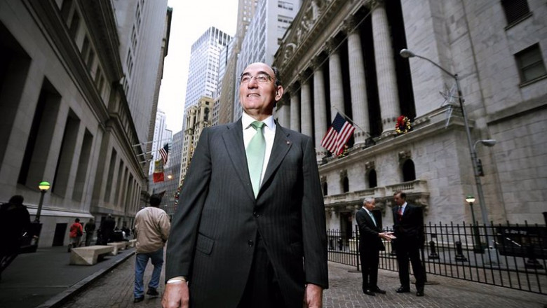 ep 121715 iberdrola ceo ignacio galan along with his fellow board members open the nyse with ep 121715 iberdrola ceo ignacio galan along with his fellow board members open the nyse with