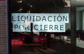 ep archivo   cartel de liquidacion por cierre en un negocio